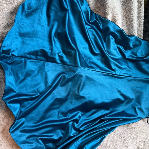 PROM DRESS - Picture 8 of 10